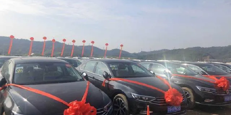 Китайская компания подарила сотрудникам более 4000 автомобилей