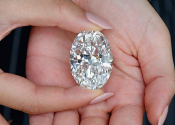В Гонконге с аукциона продан редкий бриллиант массой в 100 каратов