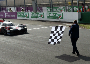 Японская команда победила в гонке на выносливость