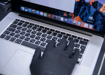 Первые действия при залитии MacBook и советы