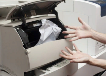 Почему принтер зажевывает бумаги и как это можно устранить