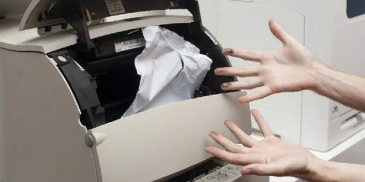 Почему принтер зажевывает бумаги и как это можно устранить