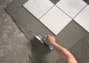 Технологический процесс укладки плитки на клею