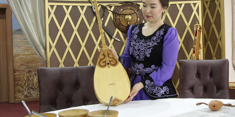 Казахская музыка: особенности и ее история