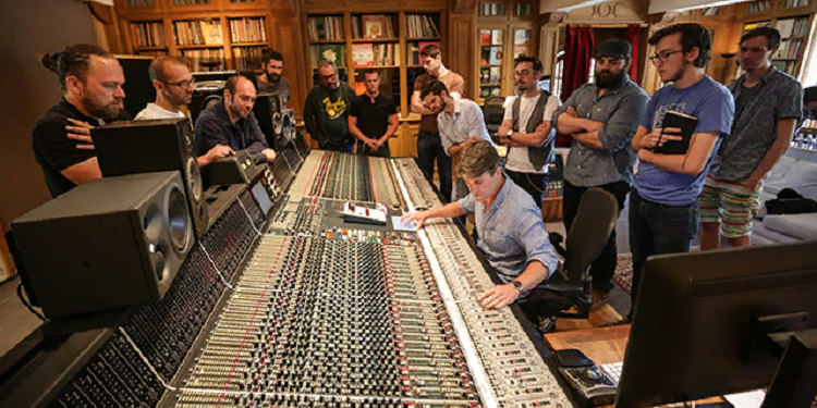 Тонкости и правила записи песен в студии звукозаписи