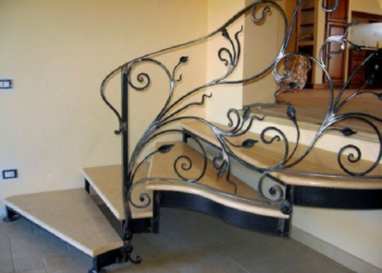 Особенности монтажа кованых перил и их плюсы