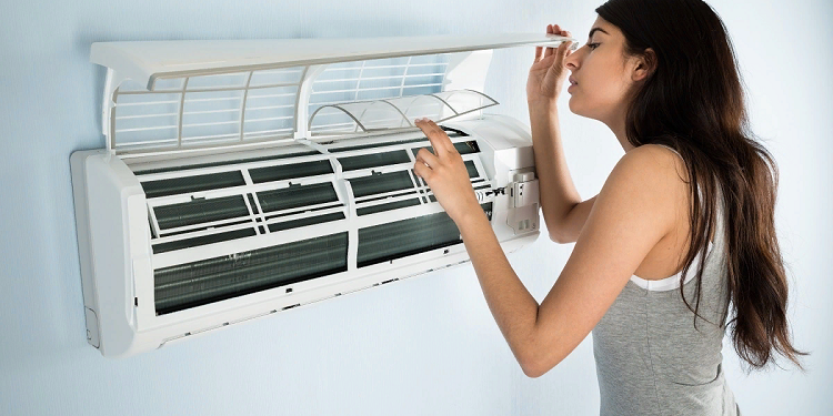 Что делать, если течет вода с внутреннего блока кондиционера