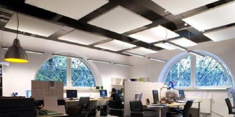Требования и правила отделки потолков в офисе