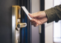 Электронные замки для гостиниц: виды и выбор, установка