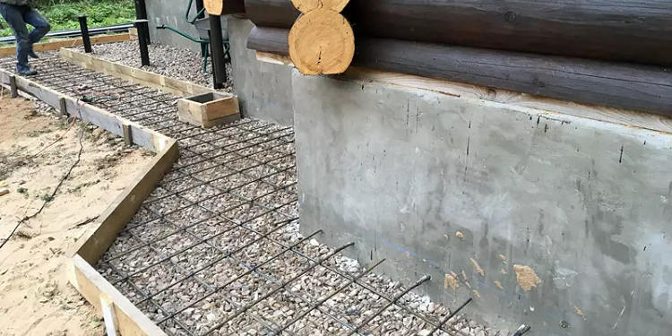 Отмостка для каркасного дома: как сделать и советы