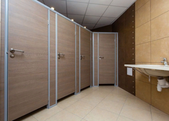 Виды и установка сантехнической перегородки