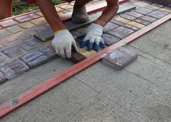 Особенности укладки тротуарной плитки на отсев