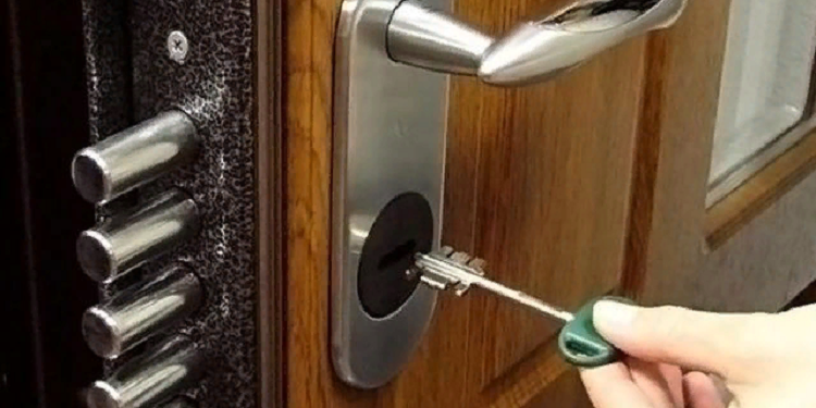 Этапы и правила замены замка во входной двери