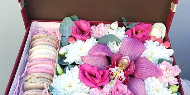 Коробка с цветами: достоинства и оформление