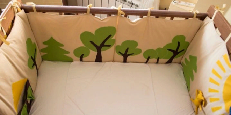 Бортики в кроватку: достоинства, требования и выбор