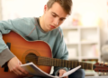 Как научиться играть на гитаре и рекомендации