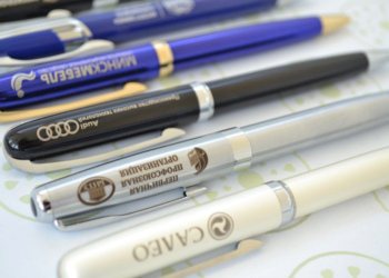 Оригинальный корпоративный подарок в виде ручки с логотипом