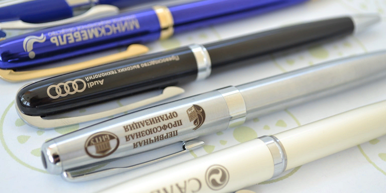 Оригинальный корпоративный подарок в виде ручки с логотипом