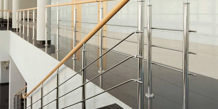 Как установить поручни из нержавейки и их достоинства