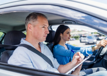 Как выбрать инструктора по вождению и советы