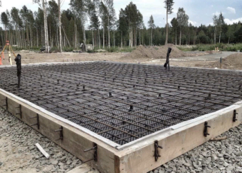 Главные преимущества монолитного фундамента и его монтаж