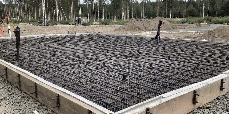 Главные преимущества монолитного фундамента и его монтаж