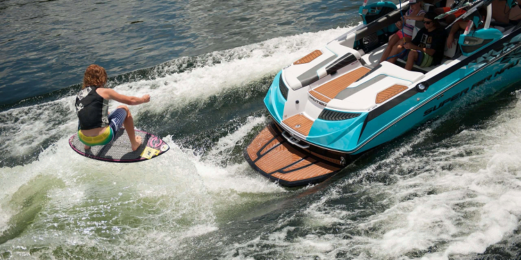 Что такое вейксерфинг и его основные достоинства