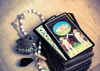 Как возникли карты таро и их основное назначение