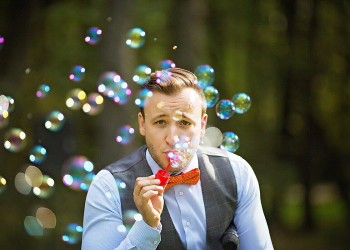 Как выбирать ведущего на праздник: правила и советы