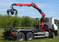 Грузовая машина с манипулятором: достоинства и виды