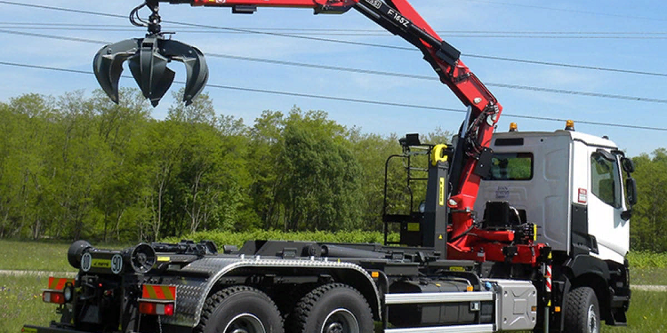 Грузовая машина с манипулятором: достоинства и виды