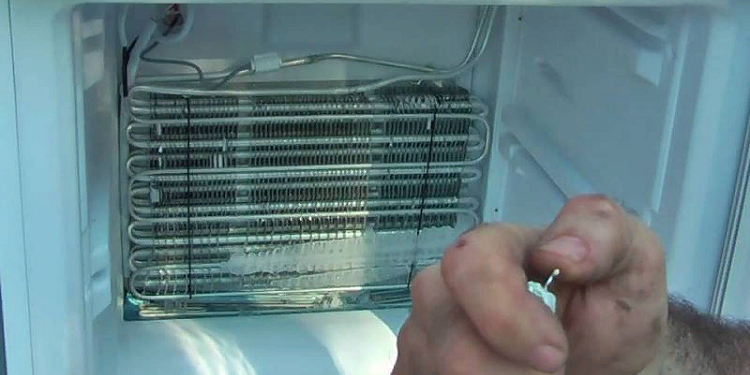 Почему холодильник не морозит и как это устранить