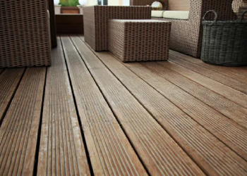 Террасная доска: достоинства, виды и правила монтажа