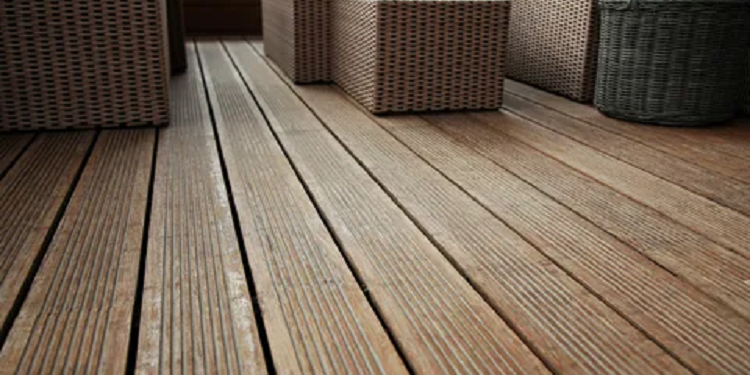 Террасная доска: достоинства, виды и правила монтажа