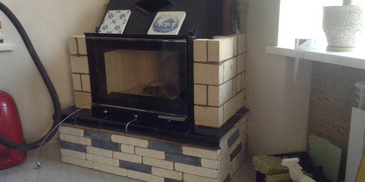 Чугуні топки та каміни: переваги та встановка