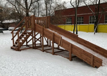 Зимняя горка для детей: виды и критерии выбора