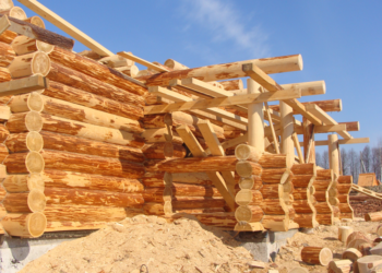 Сруб дома: понятие, технология и основные правила возведения