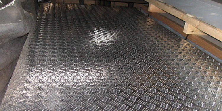 Лист рифлений сталевий: сфери використання та переваги