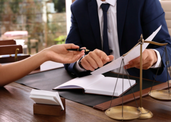 Чим зможе допомогти військовий юрист та його обов’язки