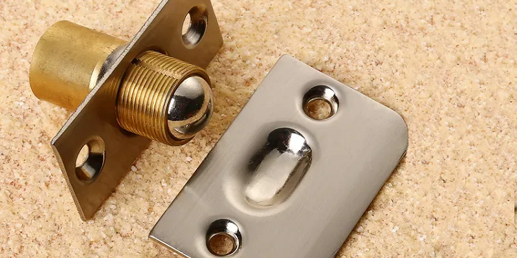 Защелки на двери: разновидности и рекомендации по выбору