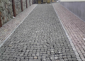 Особливості та основні переваги гранітної бруківки у будівництві