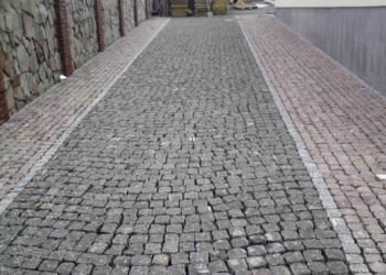 Особливості та основні переваги гранітної бруківки у будівництві