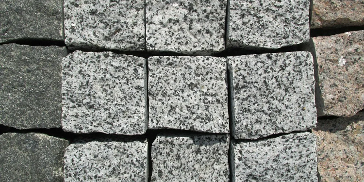 Укладка и основные достоинства гранитной брусчатки