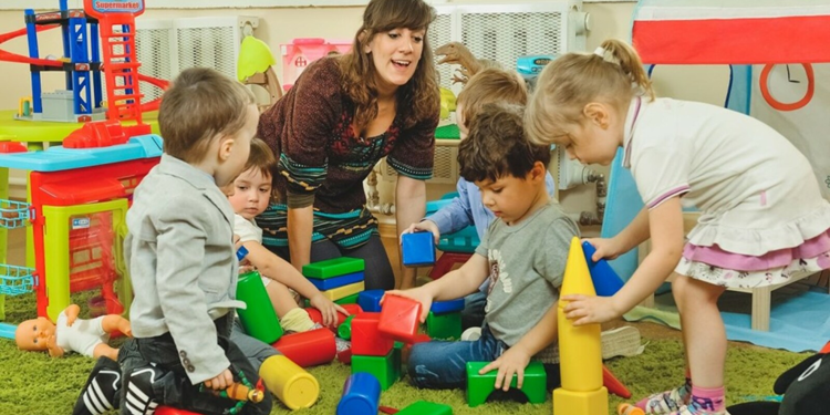 Підбір та виготовлення інформаційних стендів та плакатів для дитячих садків