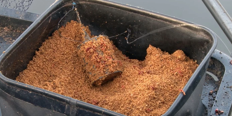 Как выбирать правильные прикормки для рыбалки и советы