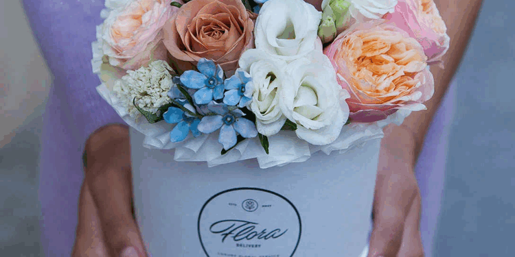 Букет в коробке: идеи оформления и советы