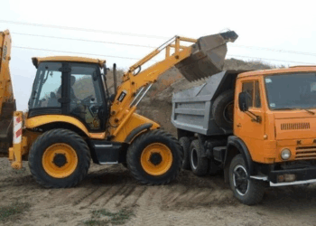 Аренда самосвалов и экскаваторов: условия и достоинства