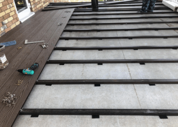 Монтаж террасной доски: что нужно знать, правила и советы