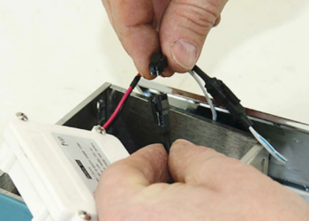 Замена батарейки в сенсорном смесителе и выбор подходящих батареек