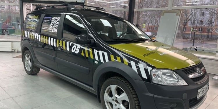 Оклейка Lada Largus рекламой: достоинства, правила нанесения и требования